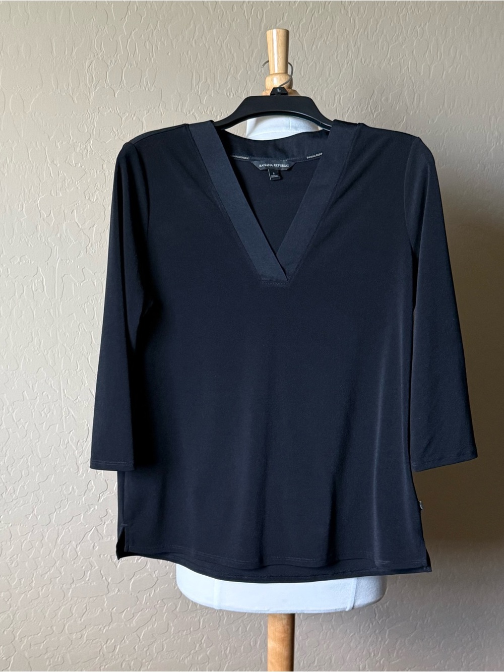 Banana Republic Black V-Neck 3/4 Sleeve Top
